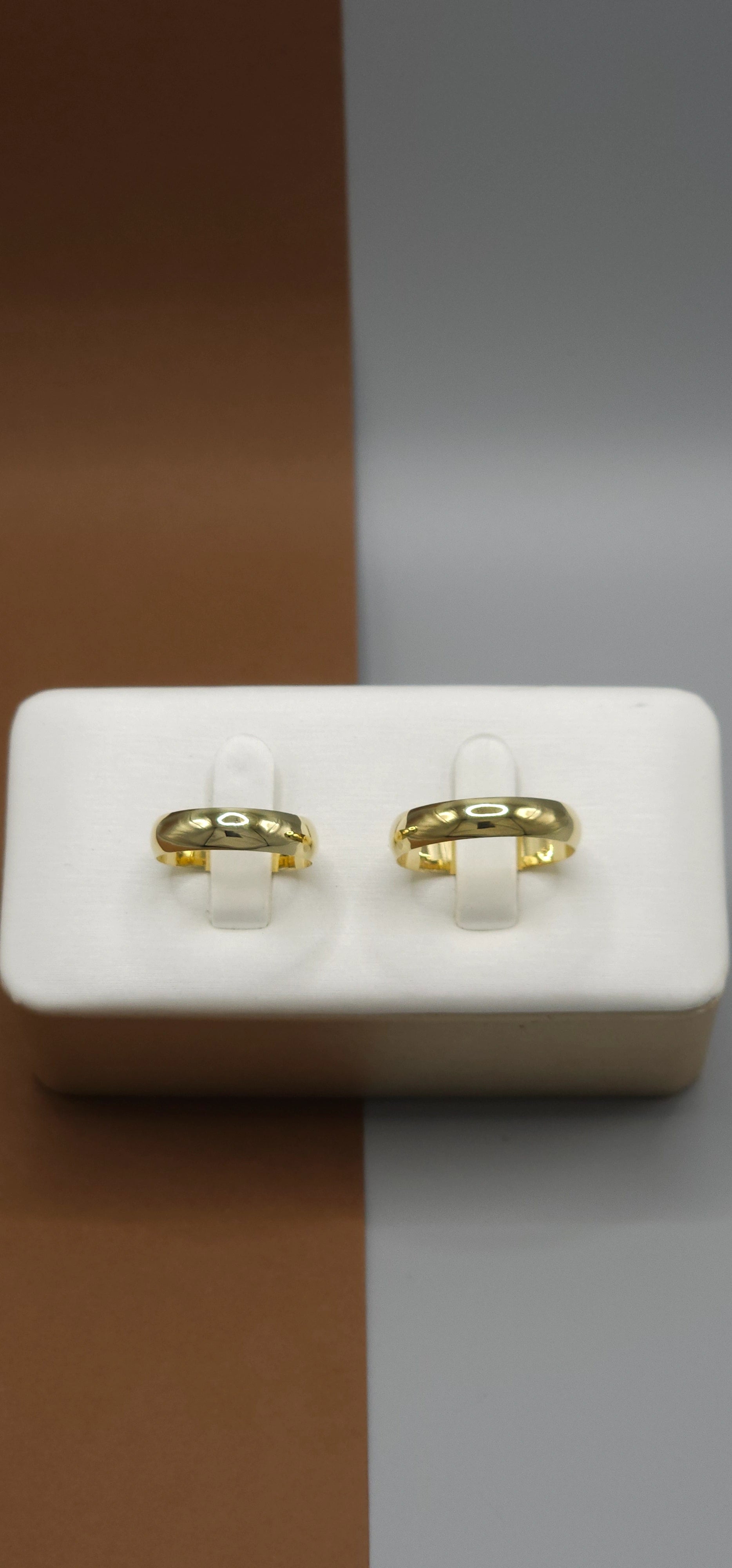 O Par de Aliança Tradicional 4.5mm em (OURO 18KT)