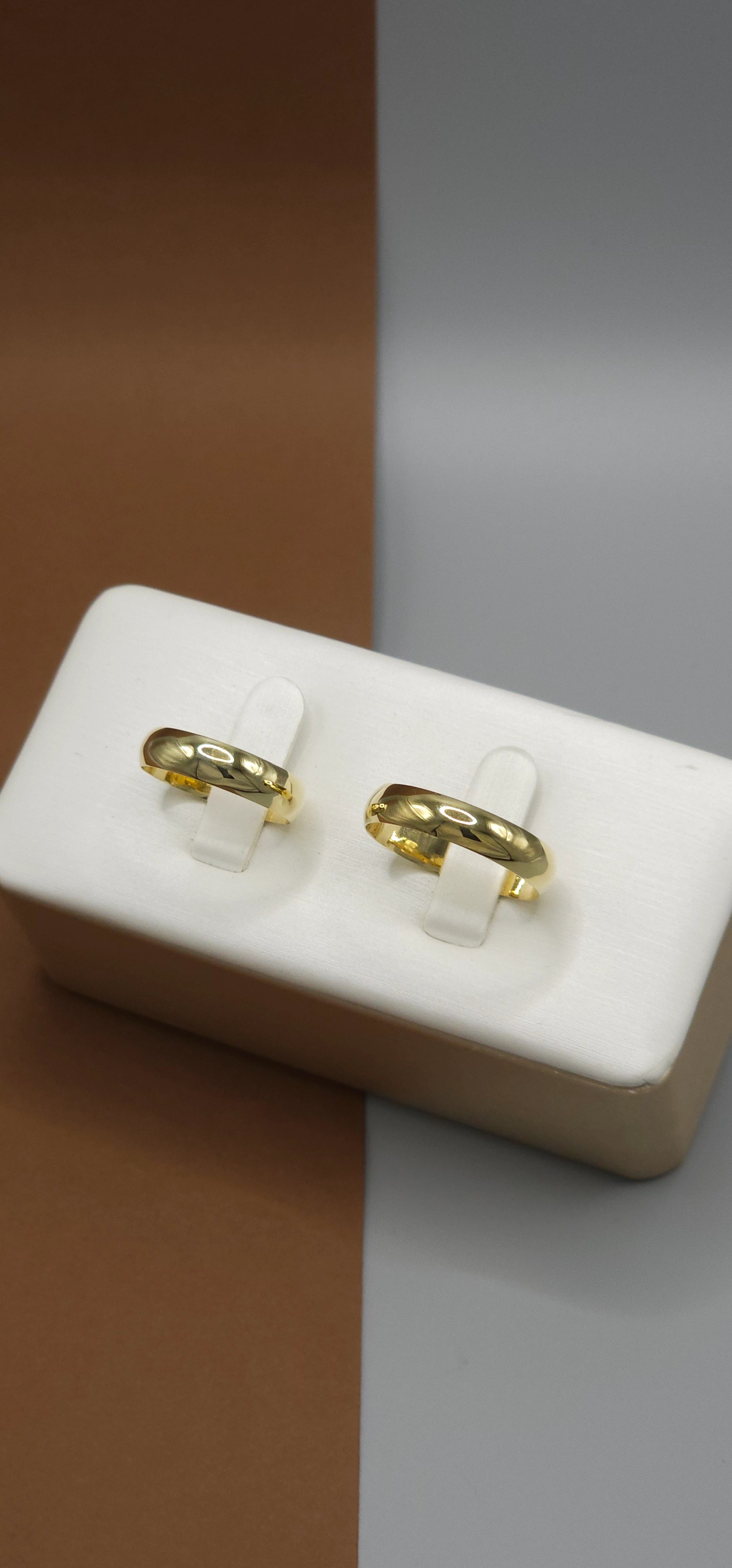 O Par de Aliança Tradicional 4.5mm em (OURO 18KT)