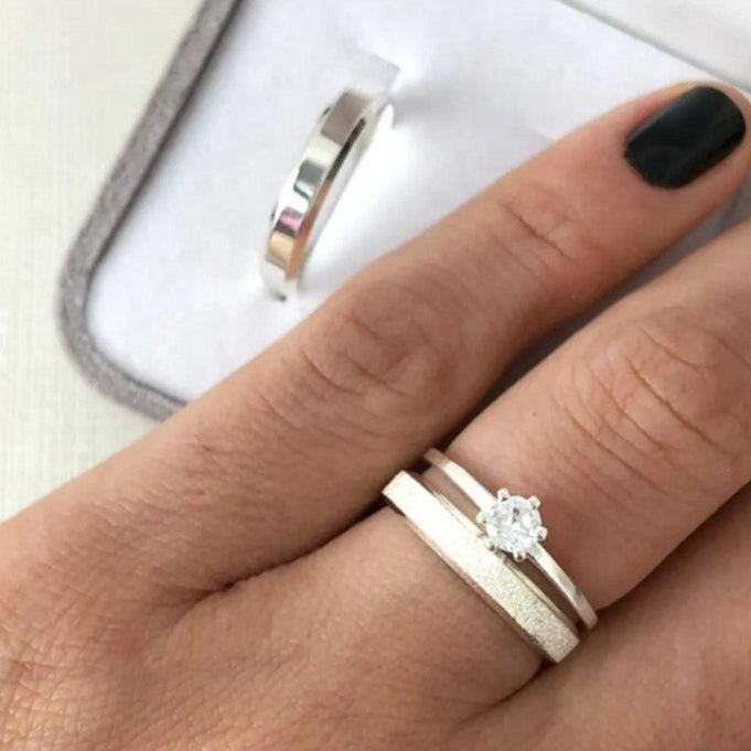 Par De Aliança De Namoro Prata Lisa E Jateada 4mm + Anel Prata 925 - Sonho de jóias Par De Aliança De Namoro Prata Lisa E Jateada 4mm + Anel Prata 925Sonho de jóias Par De Aliança De Namoro Prata Lisa E Jateada 4mm + Anel Prata 925NamoroSonho de jóiasSonho de jóias