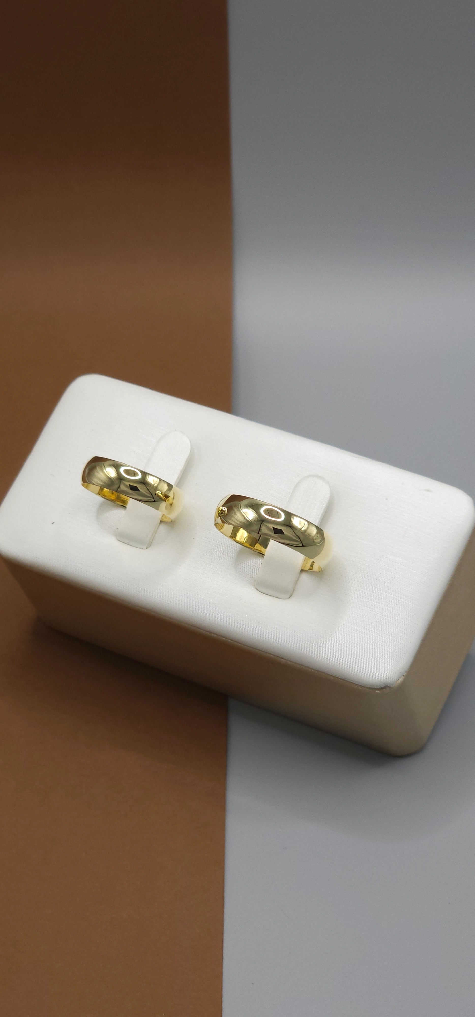 O Par de Aliança Tradicional 5mm em (OURO 18KT)